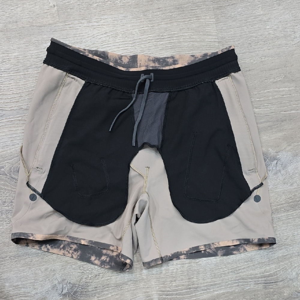lululemon athletica Black and Tan Athletic Shorts. - Picture 5 of 6